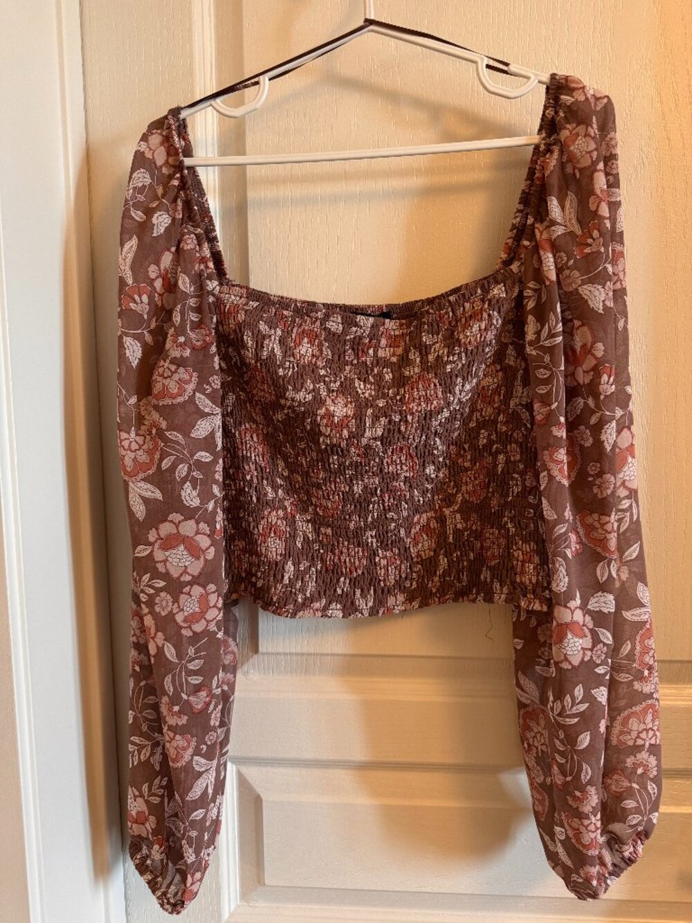 Dynamite Lisbet Long Sleeve Smocked Top, Taupe & Rose Floral, XL